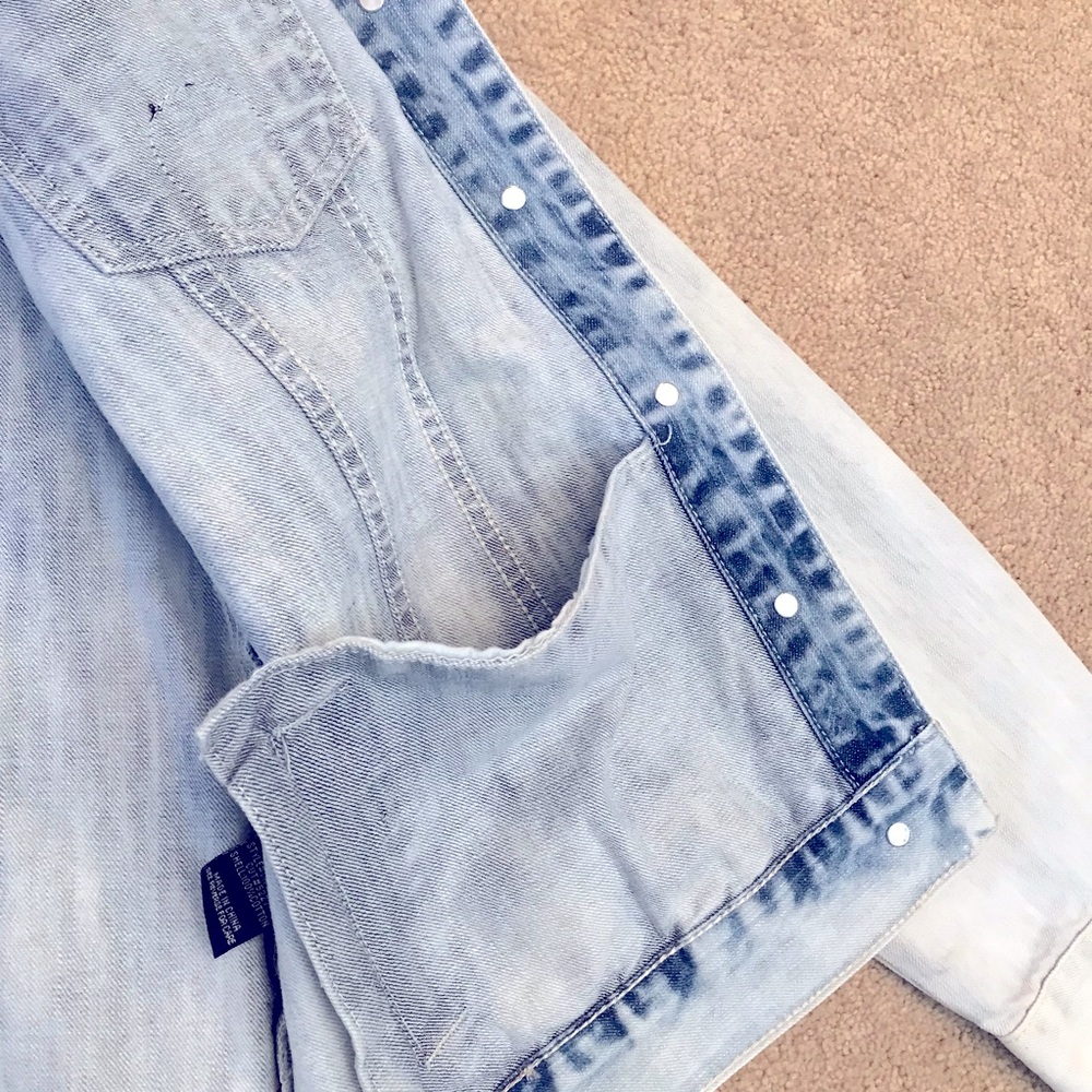 Denim Trucker Jacket Womens Medium White Wash Blue Patches Cotton Jean Jacket - Picture 13 of 16